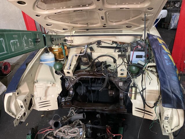 Motorraum.jpg